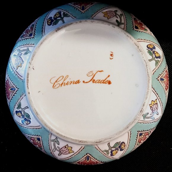 Stunning Vintage Chinese Porcelain Bowl with Lid. Pastel Green Quilt Pattern. - Picture 5 of 5